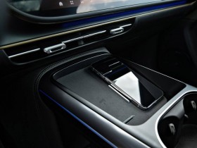 谁说女人年纪大了就不能穿“裙子”?掌握这3点,美出新高度